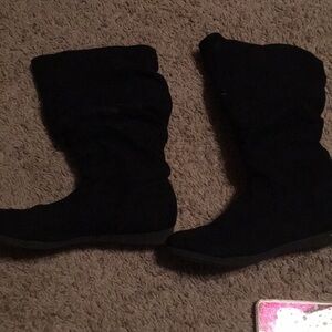 size 6 boots black, gently used